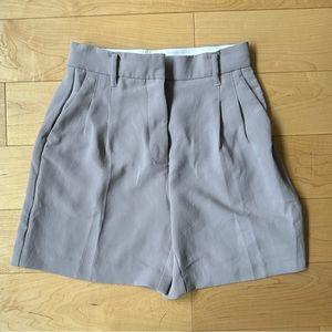 Aritzia Brand New Effortless Short 7”